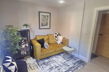 1 bed studio, Derby Road, Radford, Nottingham, NG71PR - Image 2